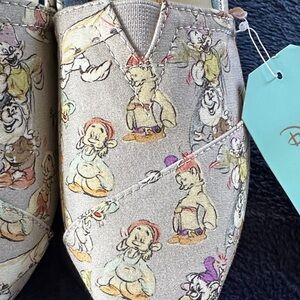 DISNEY X TOMS - Gray with Classic Seven Dwarfs Printed Characters size 7.5 NEW